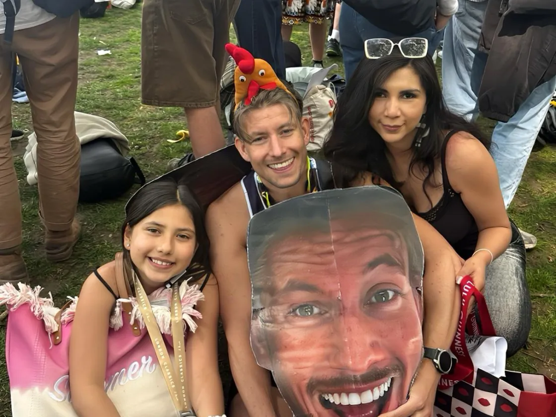 A runner with a big sign of his face at the London marathon