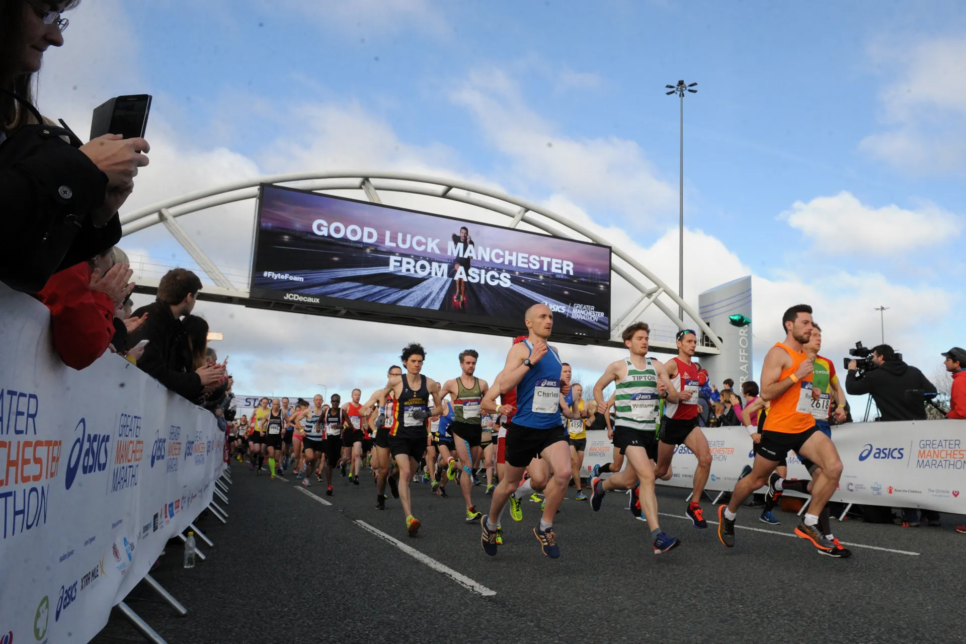 Runners starting the Manchester Marathon